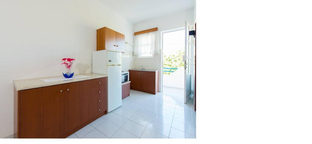 Merryland Studios & Apartments Kremastí Zimmer foto