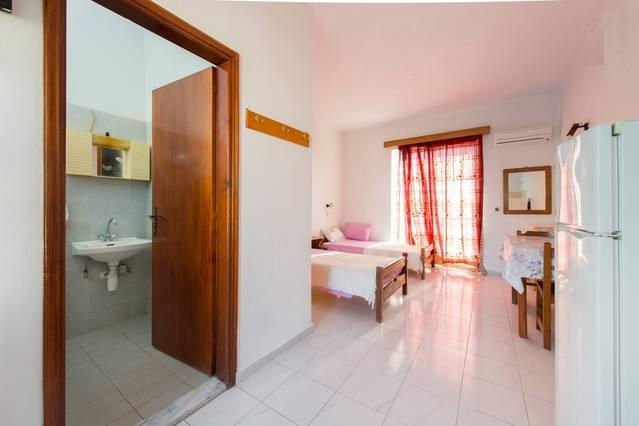 Merryland Studios & Apartments Kremastí Zimmer foto