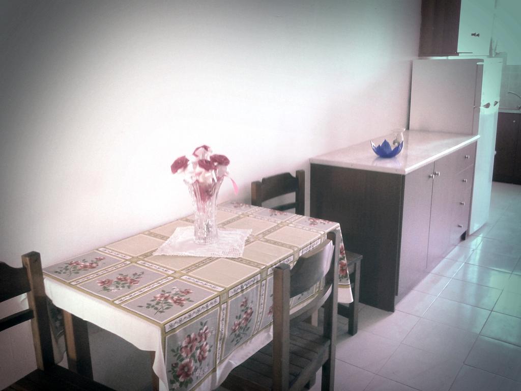 Merryland Studios & Apartments Kremastí Zimmer foto